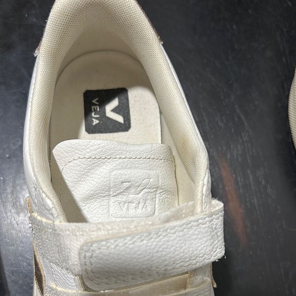 Veja White Women's Sneakers - Picture 3 of 5